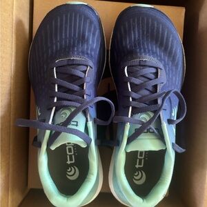 Topo Specter 2, Women’s 10.5 Blue Road Running Shoes